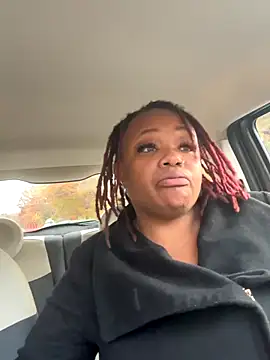 Snapshot of RoyalQueen2u chatting on 11.09.25 RoyalQueen2u online show from 11.09.25