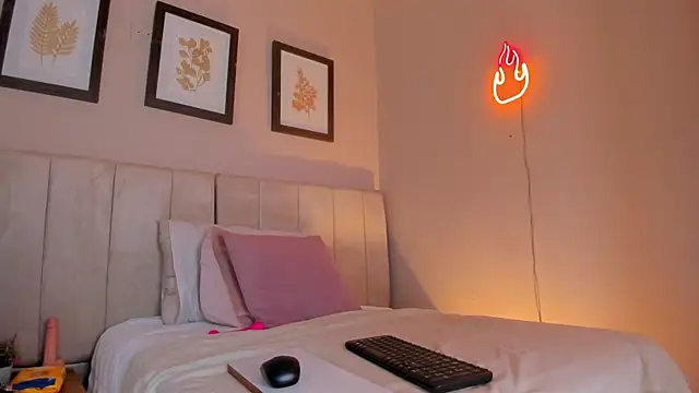  lucia 18 online show from 10.13.25