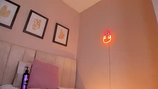  lucia 18 online show from 10.14.25