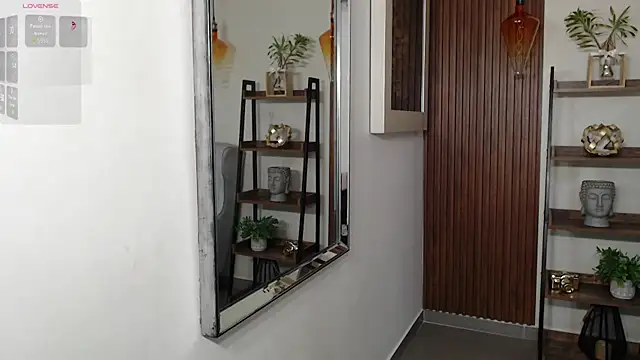 Snapshot of _Victoria_Collins chatting on 12.16.25 Victoria Collins online show from 12.16.25