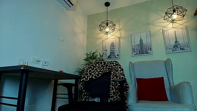 Snapshot of _Victoria_Collins chatting on 02.05.26 Victoria Collins online show from 02.05.26