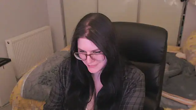 GothSuccubusBabe online show from 04.04.26