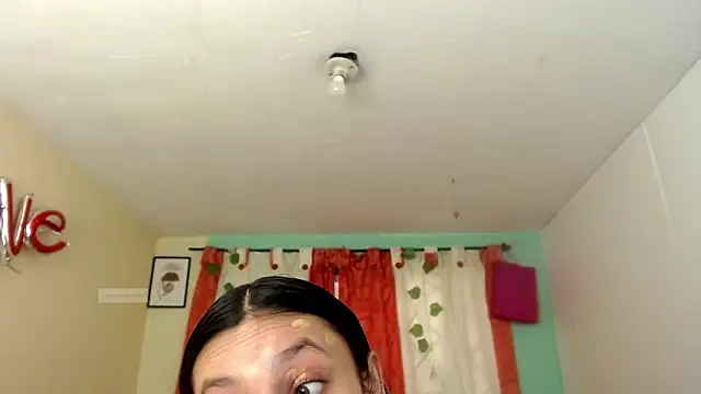 Snapshot of vale_miel chatting on 09.13.25 vale miel online show from 09.13.25