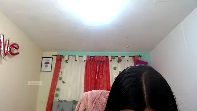Snapshot of vale_miel chatting on 09.23.25 vale miel online show from 09.23.25