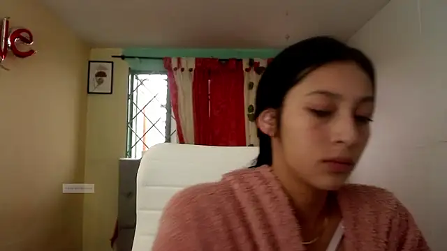 Snapshot of vale_miel chatting on 09.29.25 vale miel online show from 09.29.25