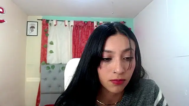 Snapshot of vale_miel chatting on 10.08.25 vale miel online show from 10.08.25