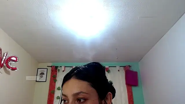 Snapshot of vale_miel chatting on 10.17.25 vale miel online show from 10.17.25