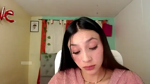 Snapshot of vale_miel chatting on 10.18.25 vale miel online show from 10.18.25