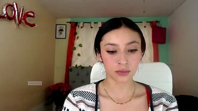 Snapshot of vale_miel chatting on 10.24.25 vale miel online show from 10.24.25