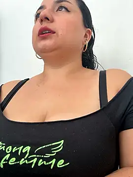 Snapshot of bluum chatting on 01.15.26 bluum online show from 01.15.26