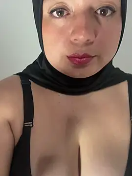 Snapshot of bluum chatting on 02.18.26 bluum online show from 02.18.26