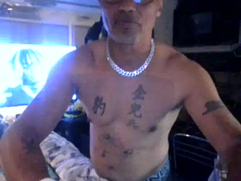 Snapshot of badboy2u2025 chatting on 04.21.26 badboy2u2025 online show from 04.21.26
