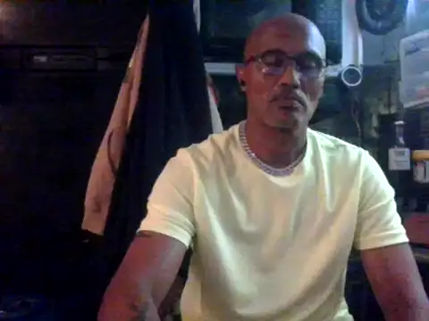 Snapshot of badboy2u2025 chatting on 05.01.26 badboy2u2025 online show from 05.01.26