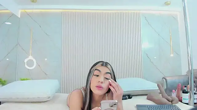 Antonella west online show from 12.22.25