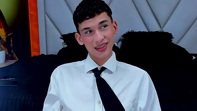 Snapshot of owen-stone chatting on 02.14.26 owen-stone online show from 02.14.26