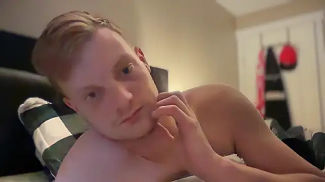 Snapshot of lustylyndon chatting on 11.21.25 lustylyndon online show from 11.21.25