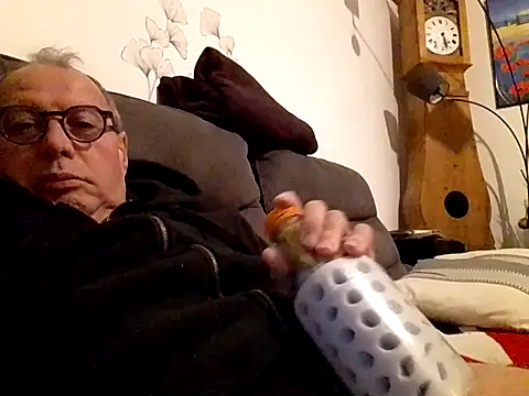 Vince072 online show from 10.13.25