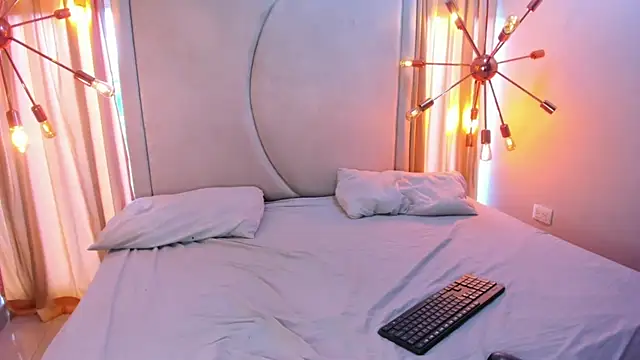 Anittatoro  online show from 09.22.25