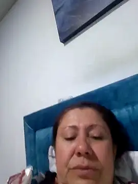 Snapshot of EmmaJhomson chatting on 06.18.26 EmmaJhomson online show from 06.18.26
