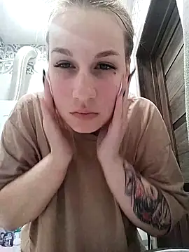 Snapshot of HoneyNelly chatting on 10.07.25 HoneyNelly online show from 10.07.25