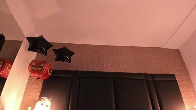 AxelThompson  online show from 10.25.25