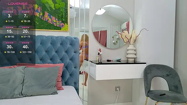 Snapshot of SiennaPierce chatting on 09.29.25 SiennaPierce online show from 09.29.25