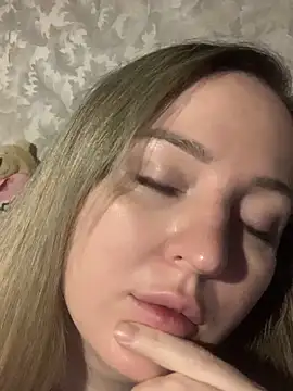 Snapshot of hotsteacher chatting on 11.15.25 hotsteacher online show from 11.15.25