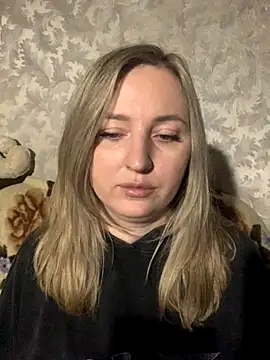 Snapshot of hotsteacher chatting on 12.04.25 hotsteacher online show from 12.04.25