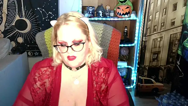 Snapshot of Kinky_Witch chatting on 04.28.26 Kinky Witch online show from 04.28.26