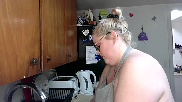 Snapshot of Kinky_Witch chatting on 04.30.26 Kinky Witch online show from 04.30.26