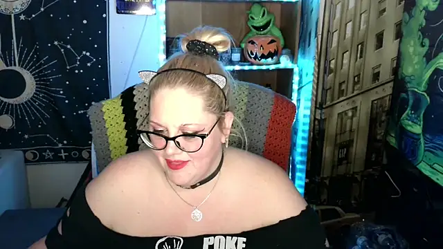 Snapshot of Kinky_Witch chatting on 05.01.26 Kinky Witch online show from 05.01.26