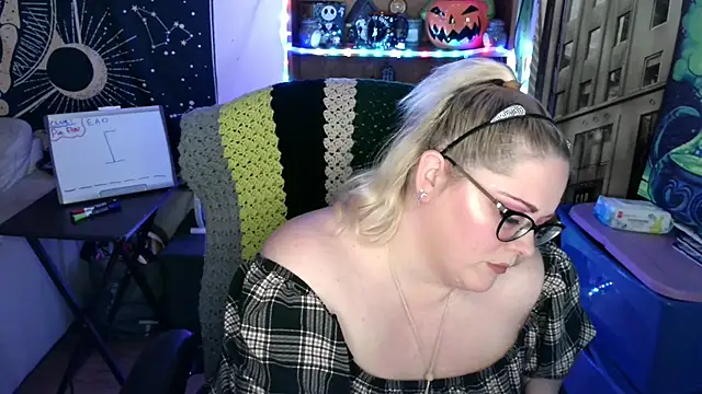 Snapshot of Kinky_Witch chatting on 05.15.26 Kinky Witch online show from 05.15.26