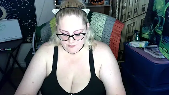 Snapshot of Kinky_Witch chatting on 05.19.26 Kinky Witch online show from 05.19.26