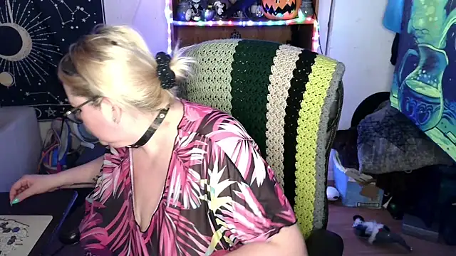 Snapshot of Kinky_Witch chatting on 05.28.26 Kinky Witch online show from 05.28.26