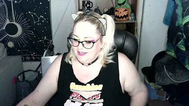 Snapshot of Kinky_Witch chatting on 06.01.26 Kinky Witch online show from 06.01.26