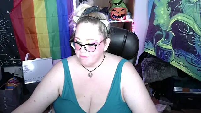 Snapshot of Kinky_Witch chatting on 06.10.26 Kinky Witch online show from 06.10.26