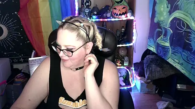 Snapshot of Kinky_Witch chatting on 06.11.26 Kinky Witch online show from 06.11.26