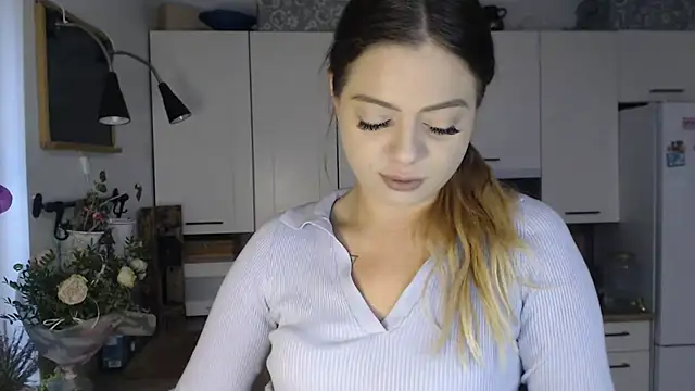 Snapshot of BuffyxLUST chatting on 09.17.25 BuffyxLUST online show from 09.17.25
