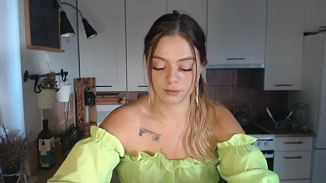 Snapshot of BuffyxLUST chatting on 10.02.25 BuffyxLUST online show from 10.02.25