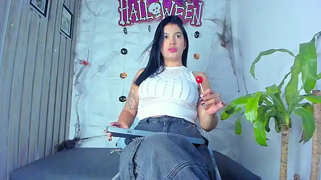 zarahcoxx online show from 10.18.25