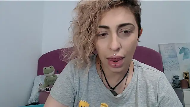 Snapshot of AAARUNY chatting on 09.23.25 AAARUNY online show from 09.23.25