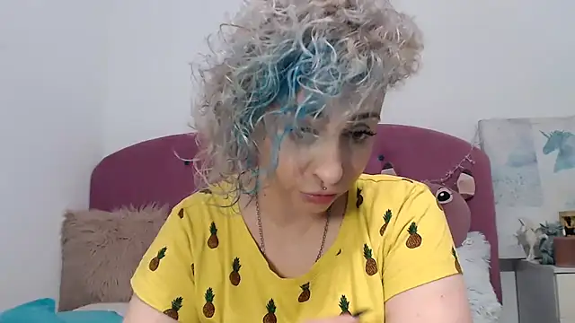 Snapshot of AAARUNY chatting on 10.14.25 AAARUNY online show from 10.14.25