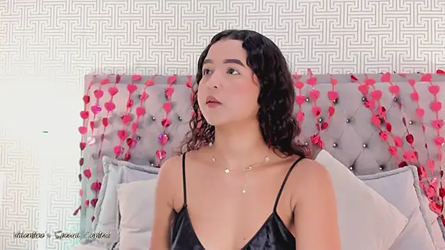 Evaa Lunna  online show from 02.28.26