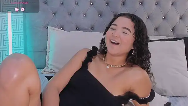 Snapshot of Evaa_Lunna_ chatting on 05.16.26 Evaa Lunna online show from 05.16.26