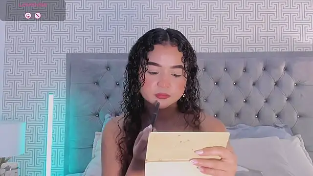 Snapshot of Evaa_Lunna_ chatting on 05.22.26 Evaa Lunna online show from 05.22.26