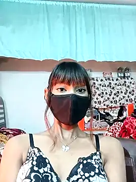 Snapshot of HOT_SHRII chatting on 10.29.25 HOT SHRII online show from 10.29.25