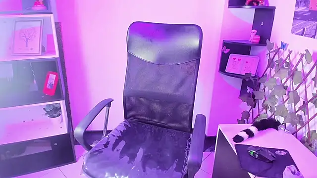 Snapshot of Miha_Cute chatting on 10.23.25 Miha Cute online show from 10.23.25