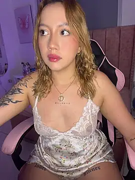 Snapshot of Becca_Johnson_u chatting on 07.15.26 Becca Johnson u online show from 07.15.26