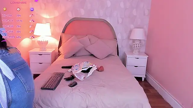Snapshot of isabella_milf_ chatting on 05.11.26 isabella milf online show from 05.11.26