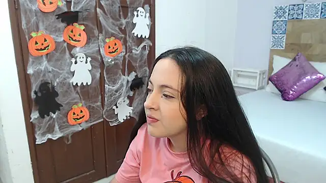 ScarletLevis online show from 10.15.25